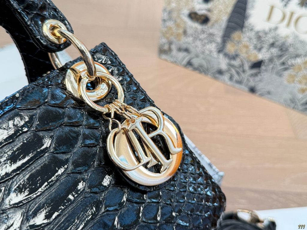 Diorディオール ショルダーバッグ モノグラムキャンバス 上品なデザイン レディース 長く愛用できる定番モデル - 画像 4