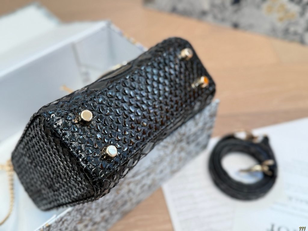 Diorディオール ショルダーバッグ モノグラムキャンバス 上品なデザイン レディース 長く愛用できる定番モデル - 画像 6