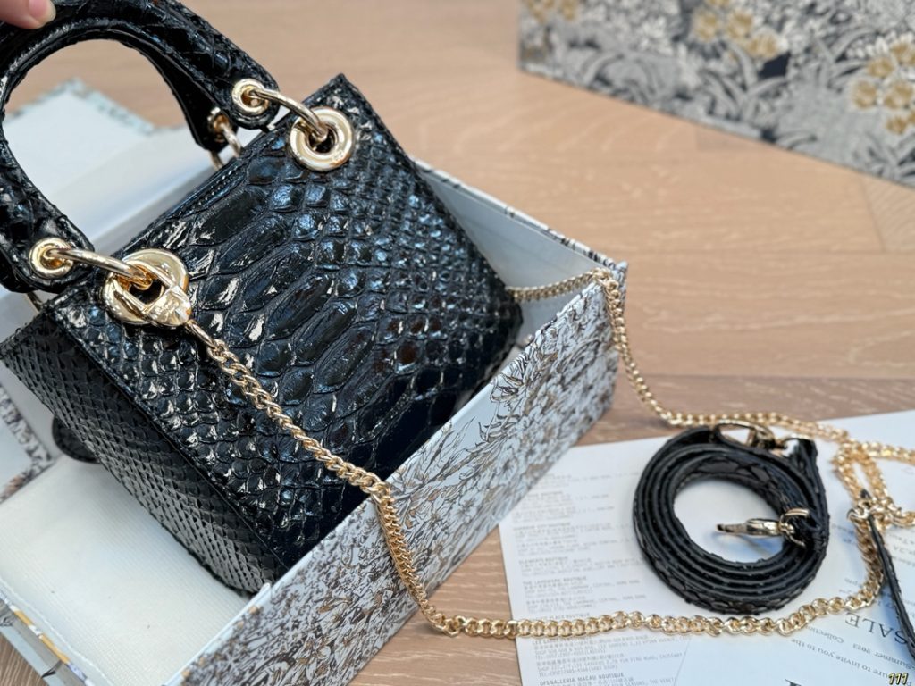 Diorディオール ショルダーバッグ モノグラムキャンバス 上品なデザイン レディース 長く愛用できる定番モデル - 画像 7