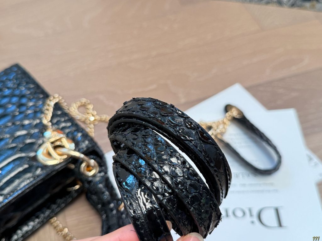 Diorディオール ショルダーバッグ モノグラムキャンバス 上品なデザイン レディース 長く愛用できる定番モデル - 画像 8