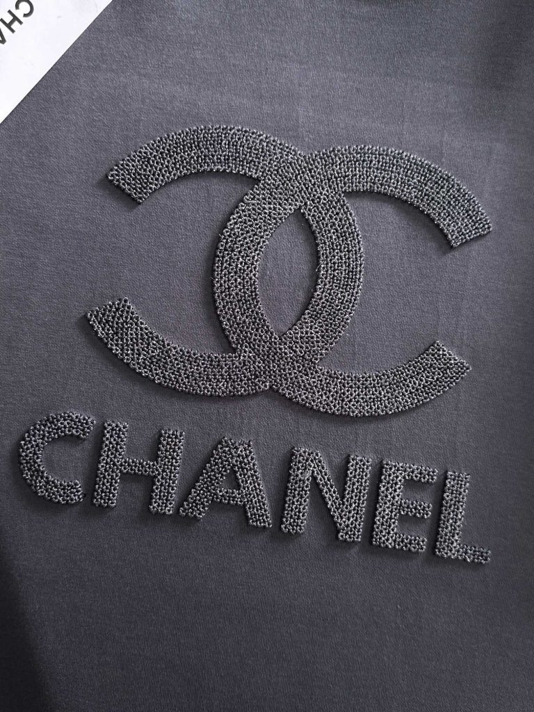 シャネル レディース ロングスリーブTシャツ 3色入 高級感のある装飾が特徴です。 - 画像 4
