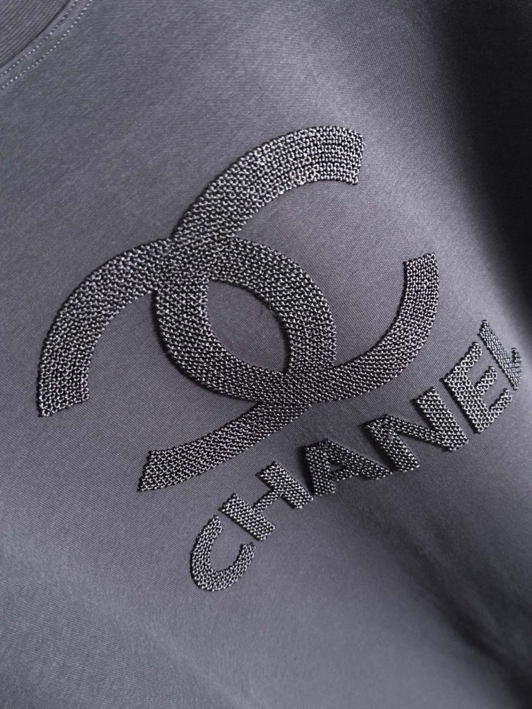 シャネル レディース ロングスリーブTシャツ 3色入 高級感のある装飾が特徴です。 - 画像 6