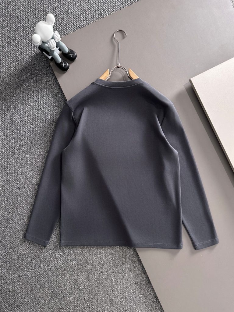 シャネル レディース ロングスリーブTシャツ 3色入 高級感のある装飾が特徴です。 - 画像 8