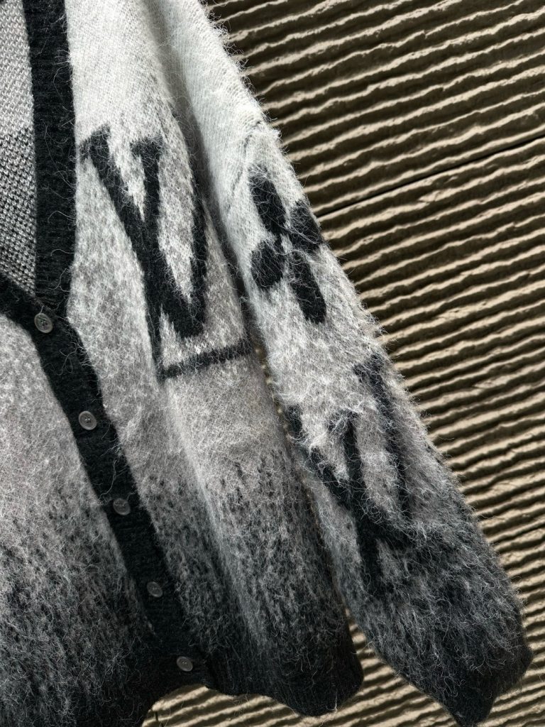 Louis VuittonLOUIS VUITTON フワフワカーディガン 2色展開 限定デザイン 高級感ある着心地良しのニットウェア - 画像 3