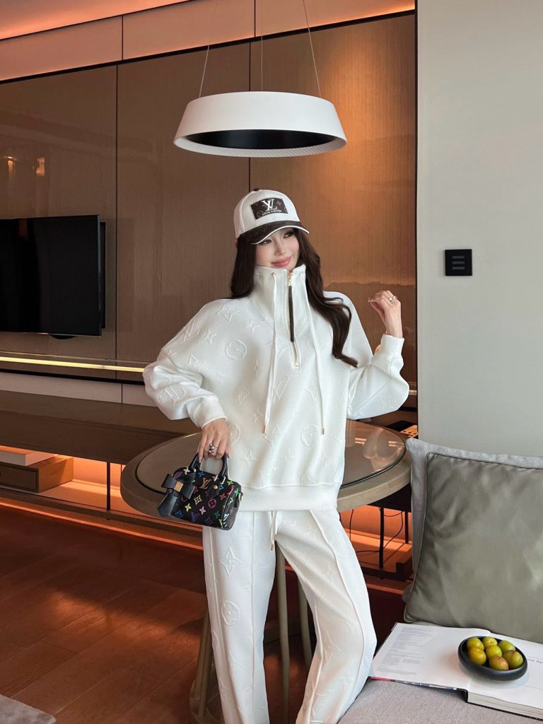 Louis VuittonLOUIS VUITTON レディース ファッション ファッションセット 白色 2点セット - 画像 2