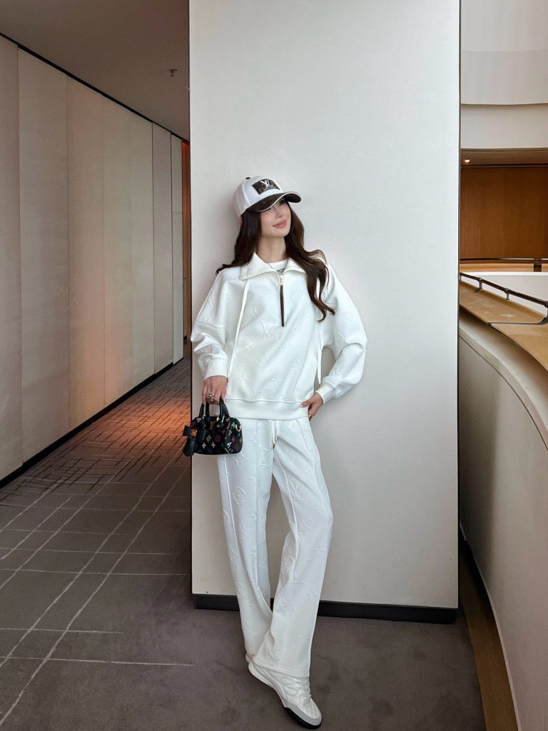 Louis VuittonLOUIS VUITTON レディース ファッション ファッションセット 白色 2点セット - 画像 5