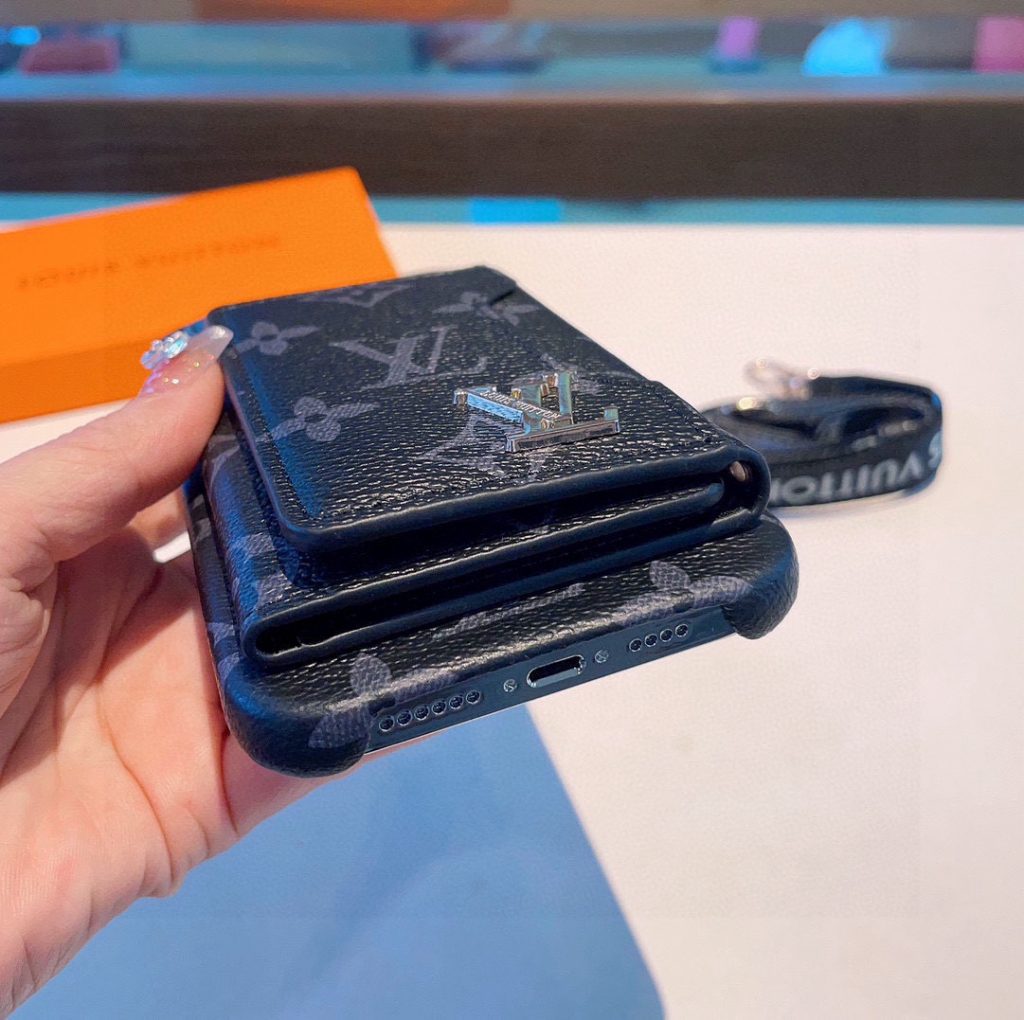 iPhoneケースLouis Vuitton モノグラム ストラップ付きスマホケース 2色入 🖤 - 画像 4