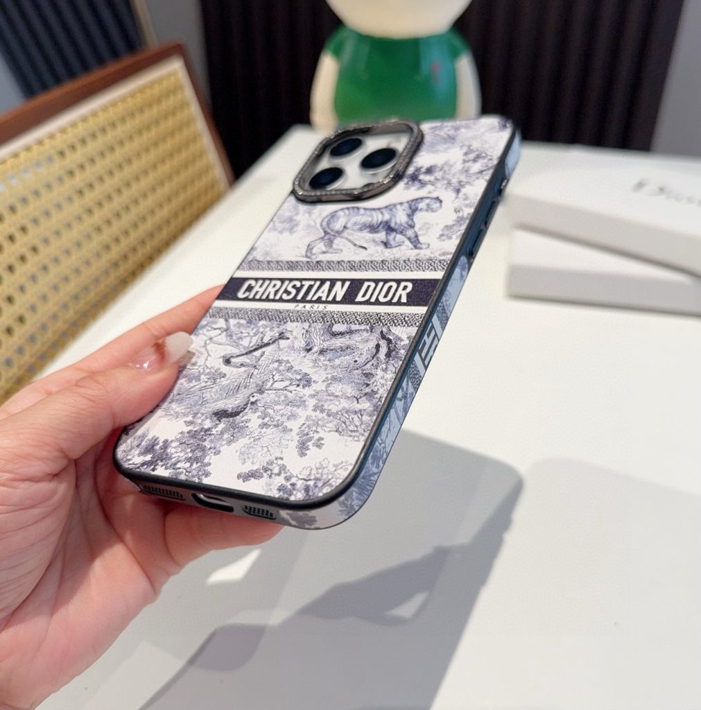 iPhoneケースダイヤモンド枠付きのクリスチャン・ディオール iPhoneケース 2色入 💎 - 画像 6