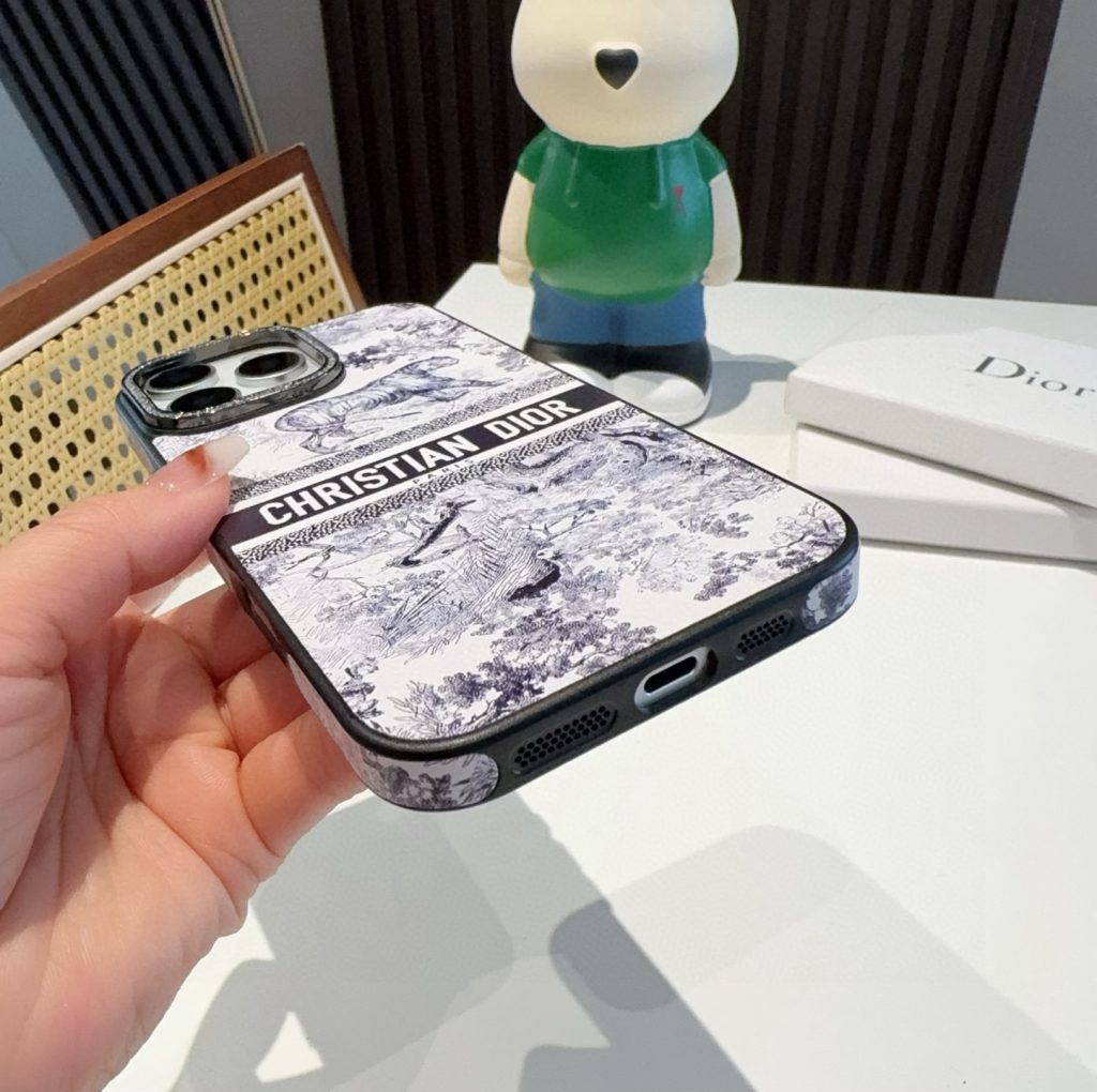 iPhoneケースダイヤモンド枠付きのクリスチャン・ディオール iPhoneケース 2色入 💎 - 画像 8