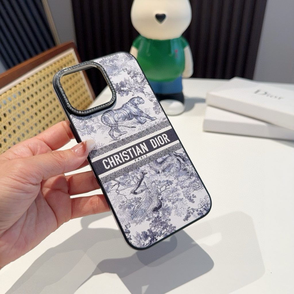 iPhoneケース限定デザインのクリスチャン・ディオール iPhoneケース 2色入✨ - 画像 2