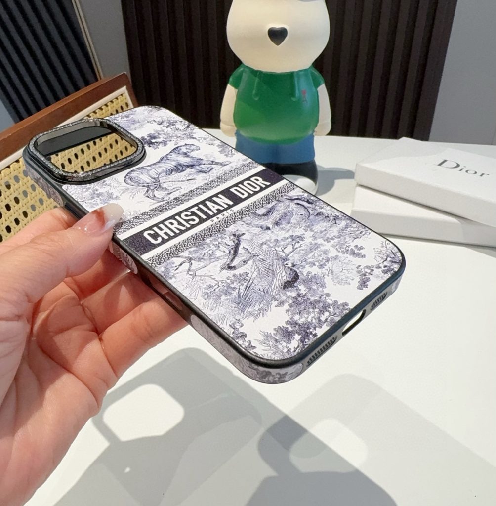 iPhoneケース限定デザインのクリスチャン・ディオール iPhoneケース 2色入✨ - 画像 3