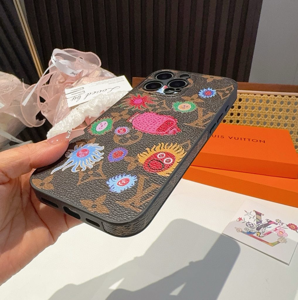 iPhoneケースルイ・ヴィトン iPhone15 Pro用 カラフルな刺繍スマホケース 4色入 🌸 - 画像 5