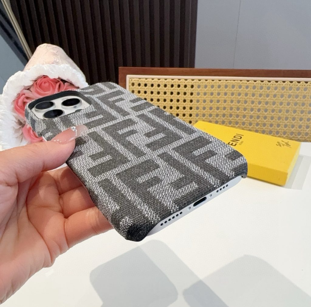 iPhoneケースFENDI iPhoneケース 2色入 フェンディ ブランドスマホケース 💎 - 画像 8