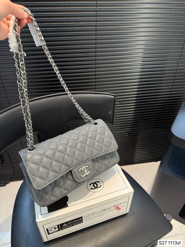 食事会目線で見るCHANELのバッグの印象