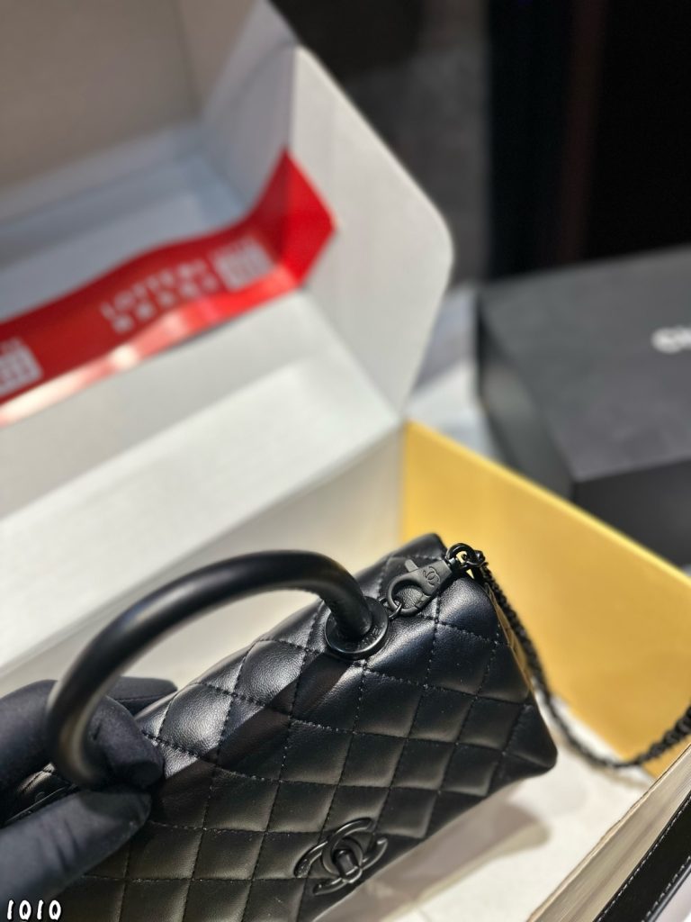 シャネル ブラック キャップ付きハンドバッグ 1色入 🖤 - 画像 2