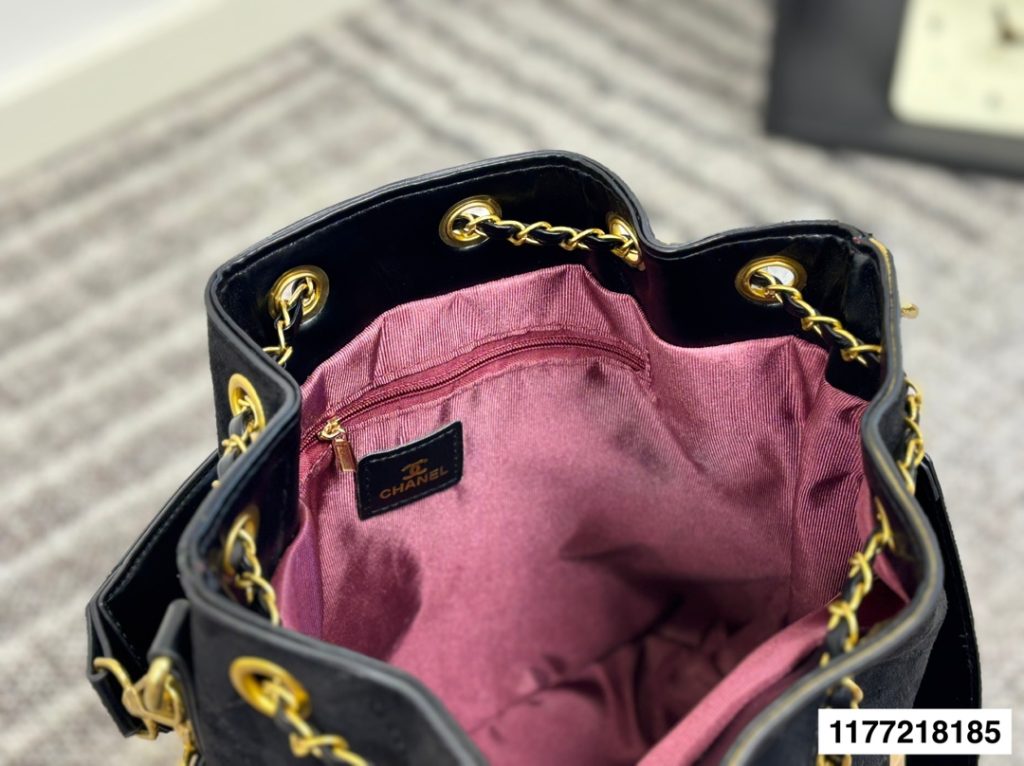 黒のシャネル バッグ チェーン付き ロゴ入り 🖤✨ - 画像 8