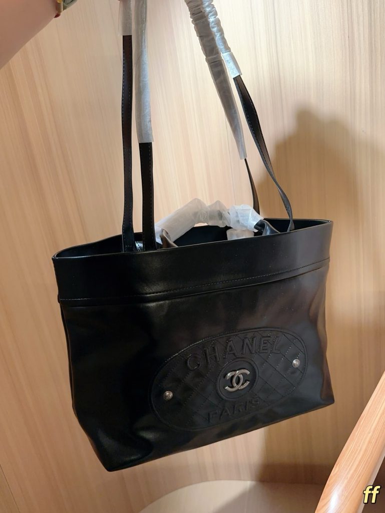 黒 CHANEL バッグ ファミリーバッグ 1色入 💼 - 画像 3