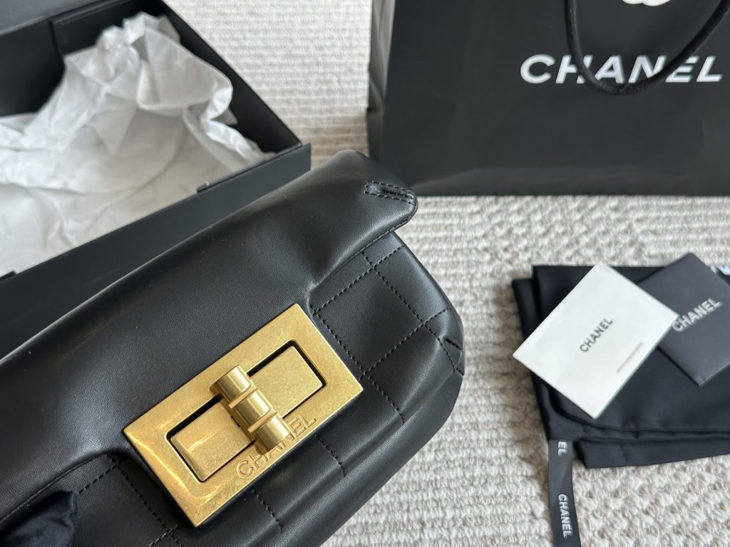 CHANEL ブランドバッグ ブラック 1色 | おしゃれなショルダーバッグ 💼 - 画像 2