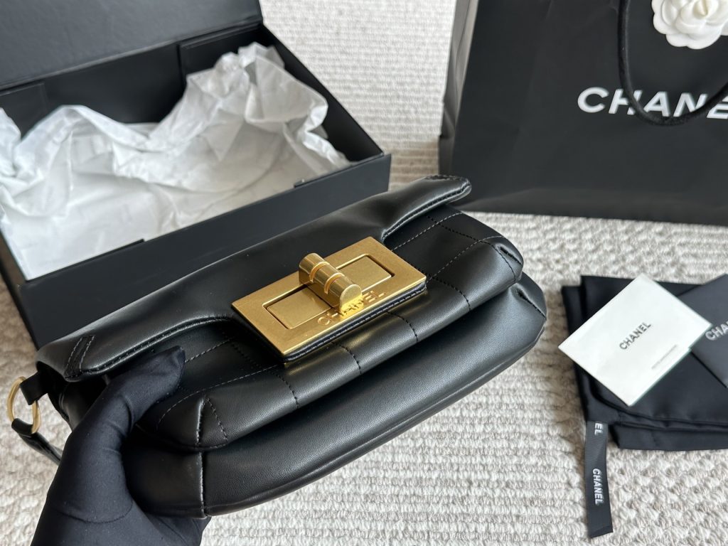 CHANEL ブランドバッグ ブラック 1色 | おしゃれなショルダーバッグ 💼 - 画像 3