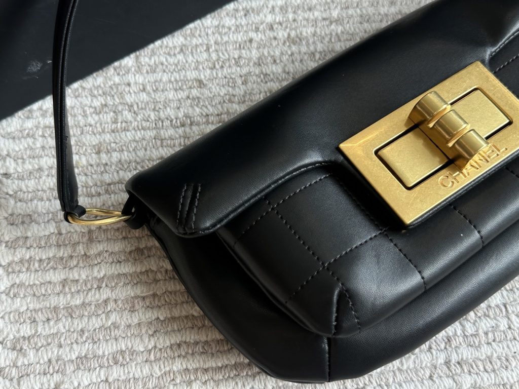 CHANEL ブランドバッグ ブラック 1色 | おしゃれなショルダーバッグ 💼 - 画像 6