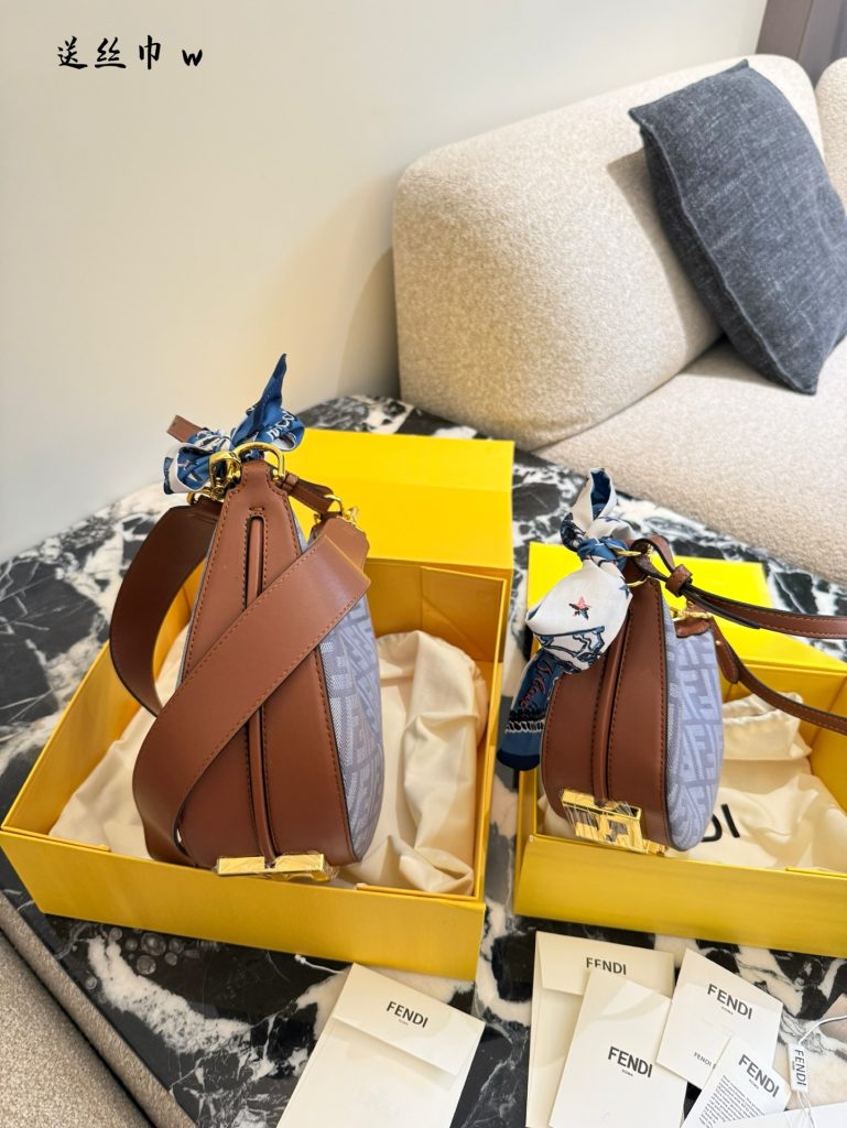 FENDI フェンディ バッグ 2色入 人気の月型ハンドバッグ - 画像 3
