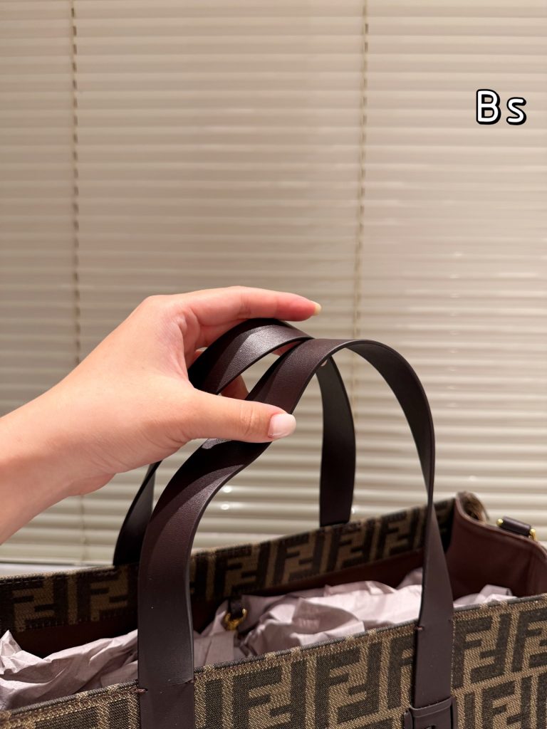 FENDI フェンディ フリンジトートバッグ ブラウン 1色入 🎩 - 画像 2