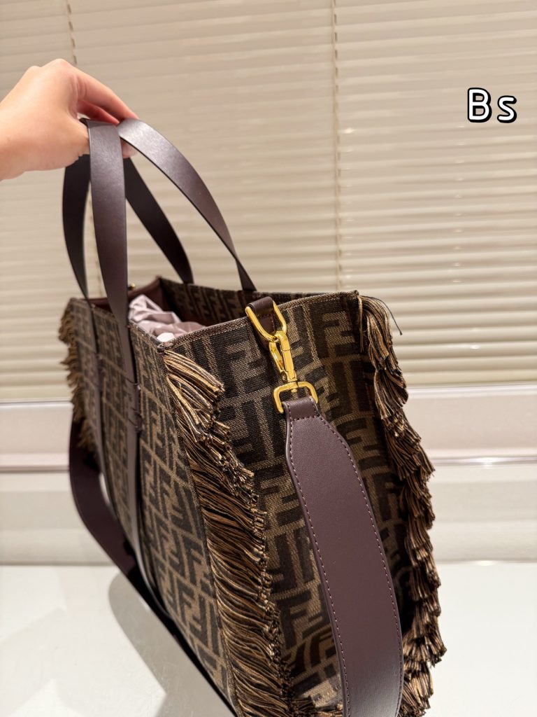 FENDI フェンディ フリンジトートバッグ ブラウン 1色入 🎩 - 画像 4