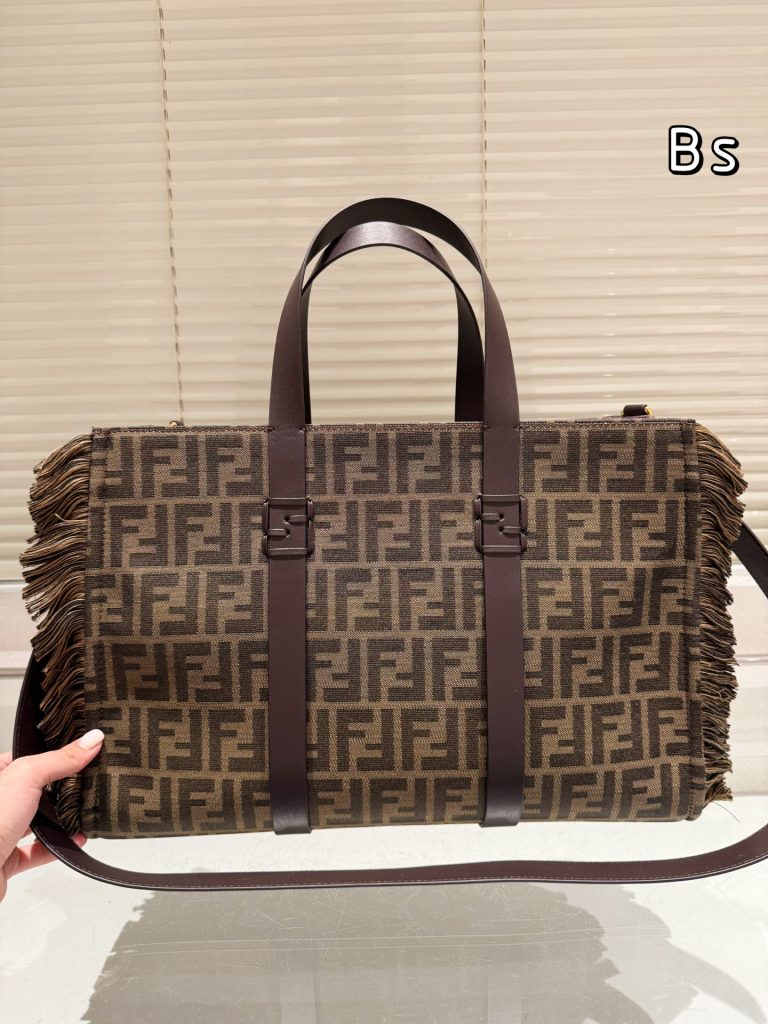 FENDI フェンディ フリンジトートバッグ ブラウン 1色入 🎩 - 画像 5