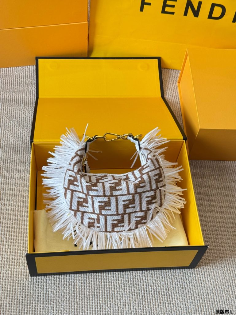 FENDI フェンディ フリンジ ポーチ 3色入 🖤✨ - 画像 2