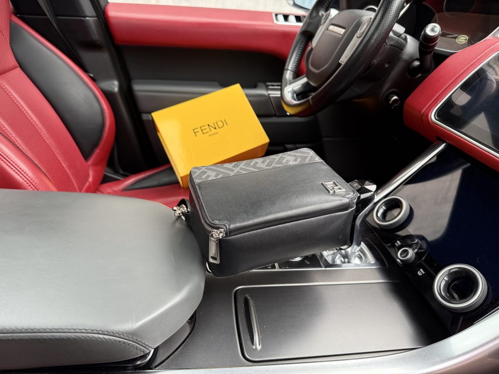 FENDI メンズ ポーチ ブラック 2色展開 💼 - 画像 8
