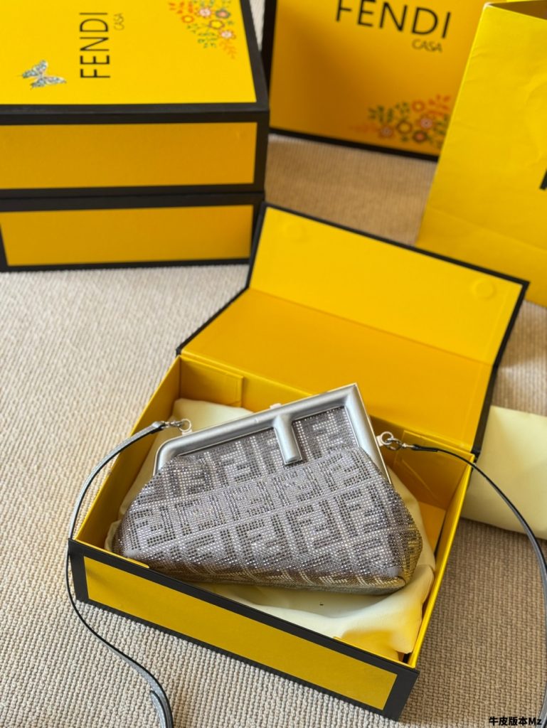 FENDI カサ ミニクラッチ 1色入 💎✨ - 画像 7