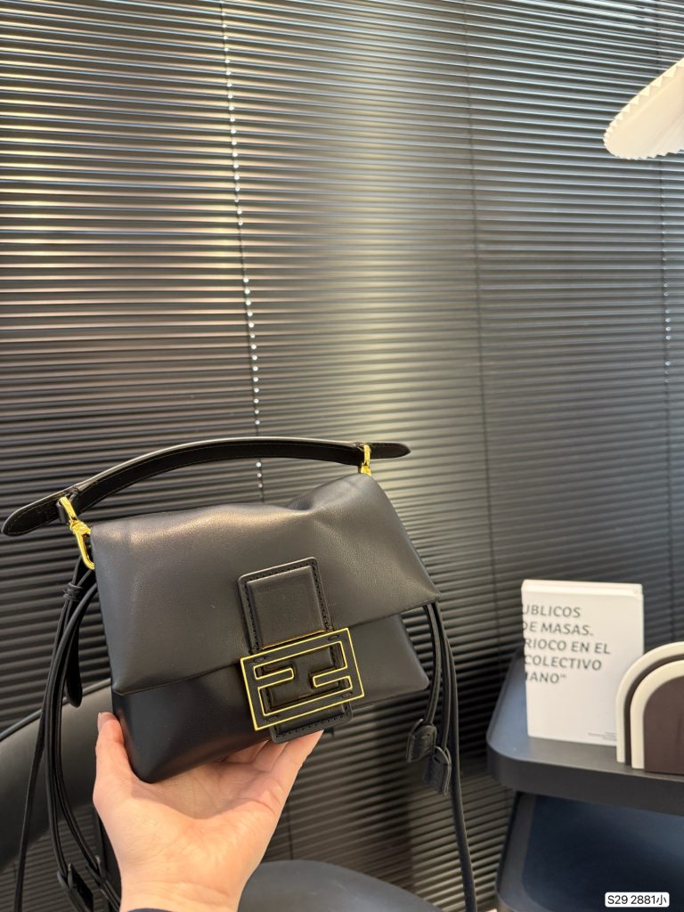 FENDI バッグ 黒 2way レザー 可愛い 💼 - 画像 3