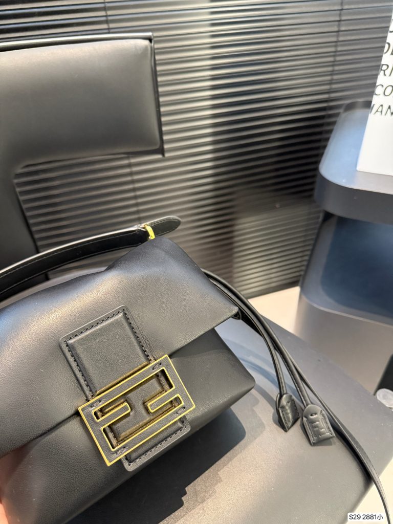 FENDI バッグ 黒 2way レザー 可愛い 💼 - 画像 7