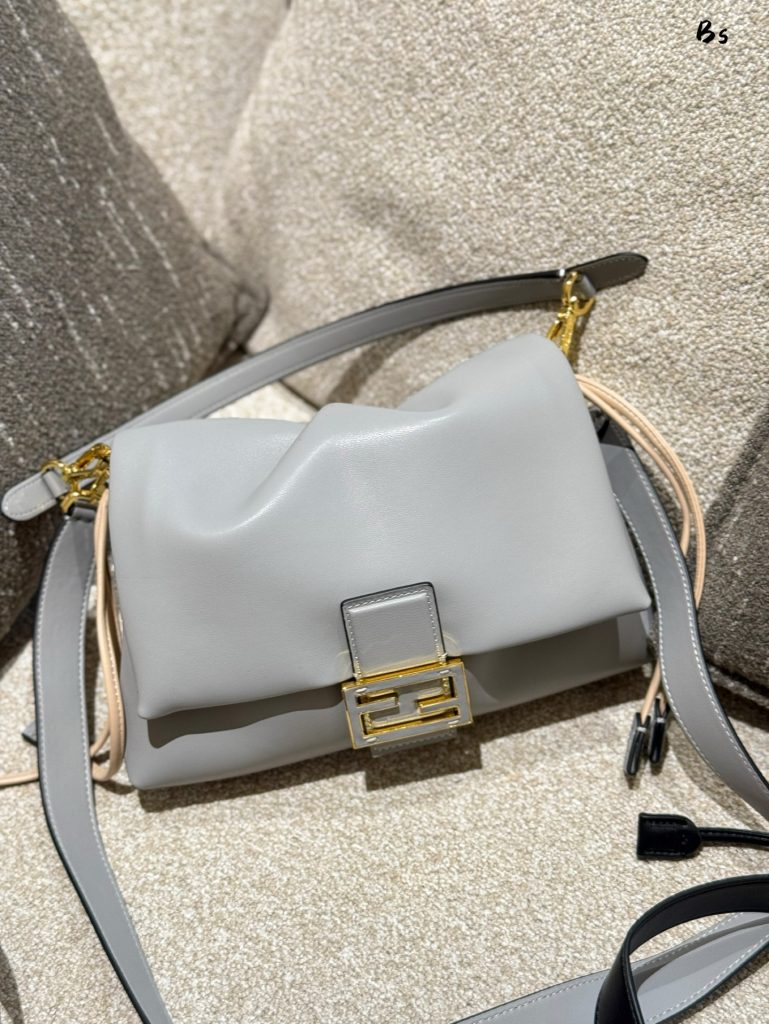 FENDI バッグ 4色入 トートバッグ ショルダーバッグ 💼 - 画像 2