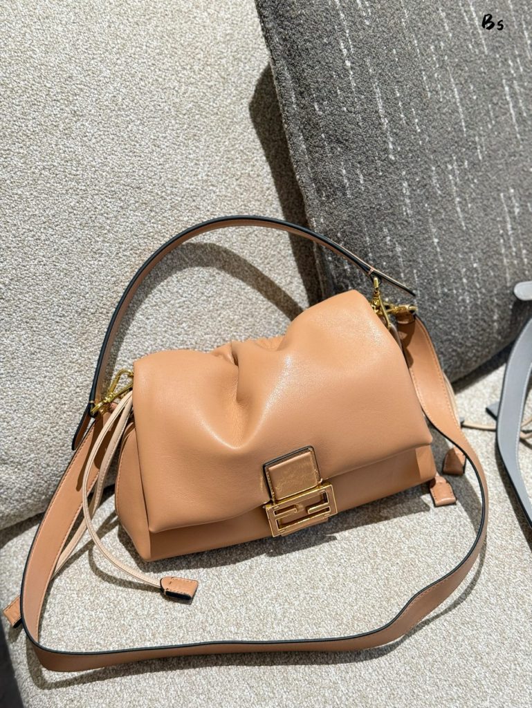 FENDI バッグ 4色入 トートバッグ ショルダーバッグ 💼 - 画像 3