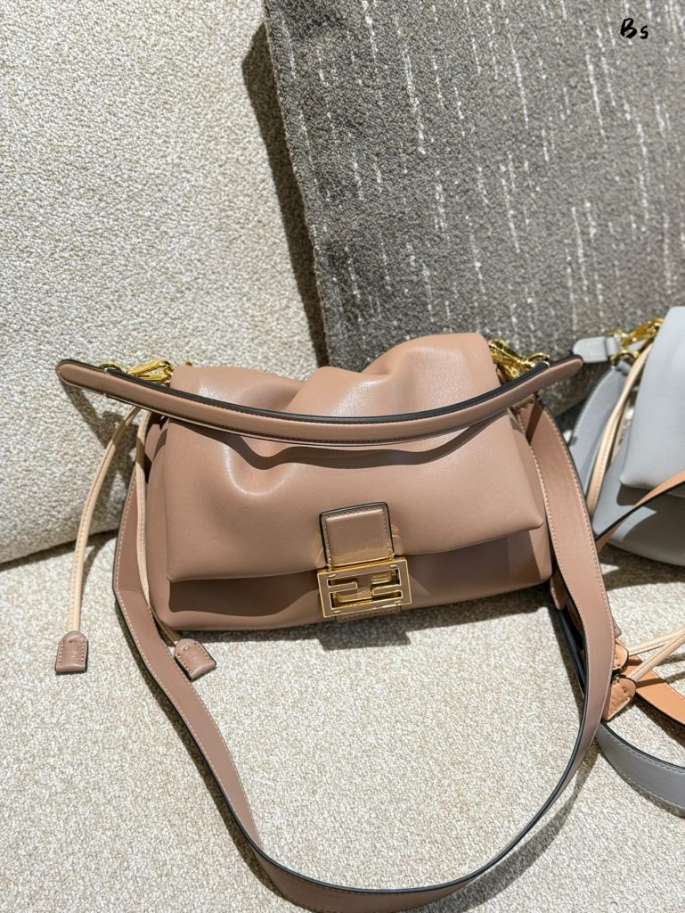 FENDI バッグ 4色入 トートバッグ ショルダーバッグ 💼 - 画像 4