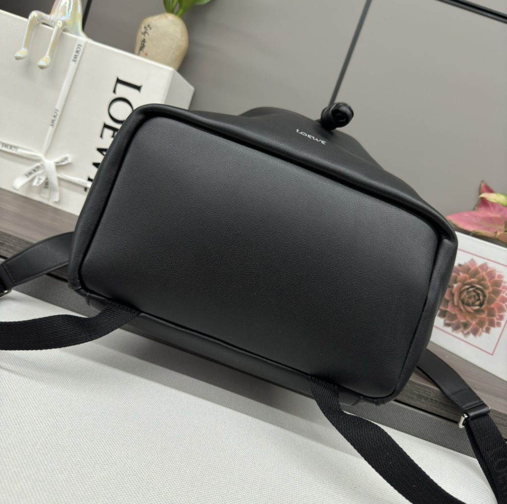 ロエベ 黒 リュック レザー 1色入 🎒 - 画像 4