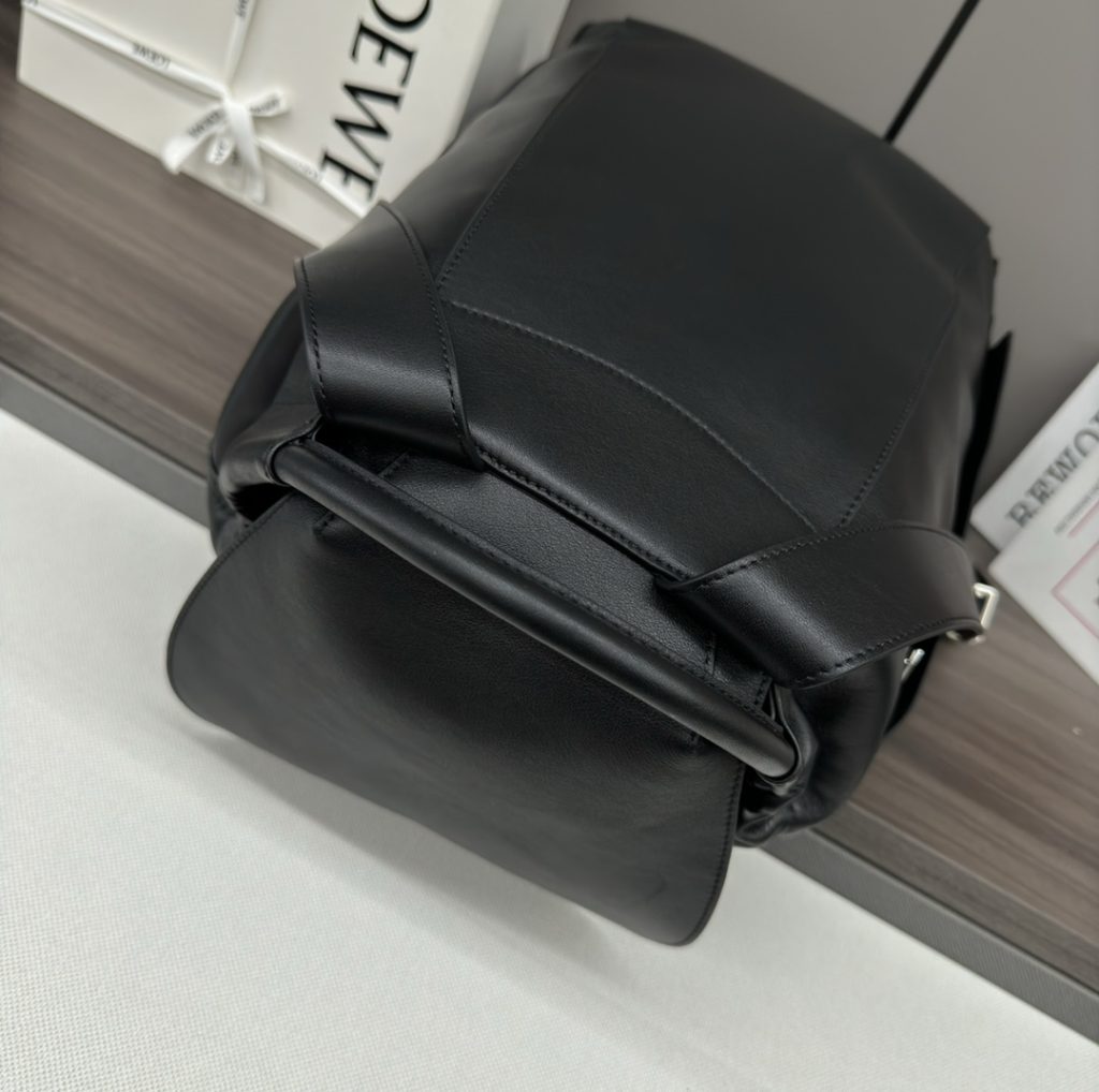 ロエベ 黒 リュック レザー 1色入 🎒 - 画像 6