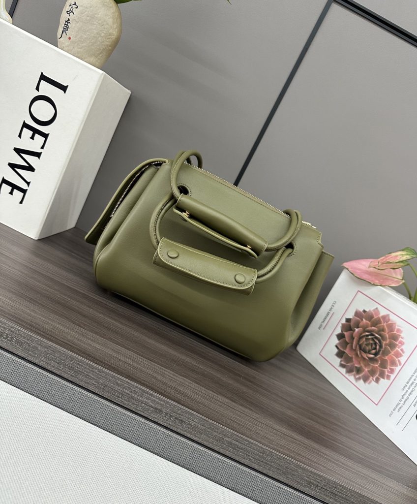 ロエベ グリーン ミニハンドバッグ 1色入 🌿 - 画像 2