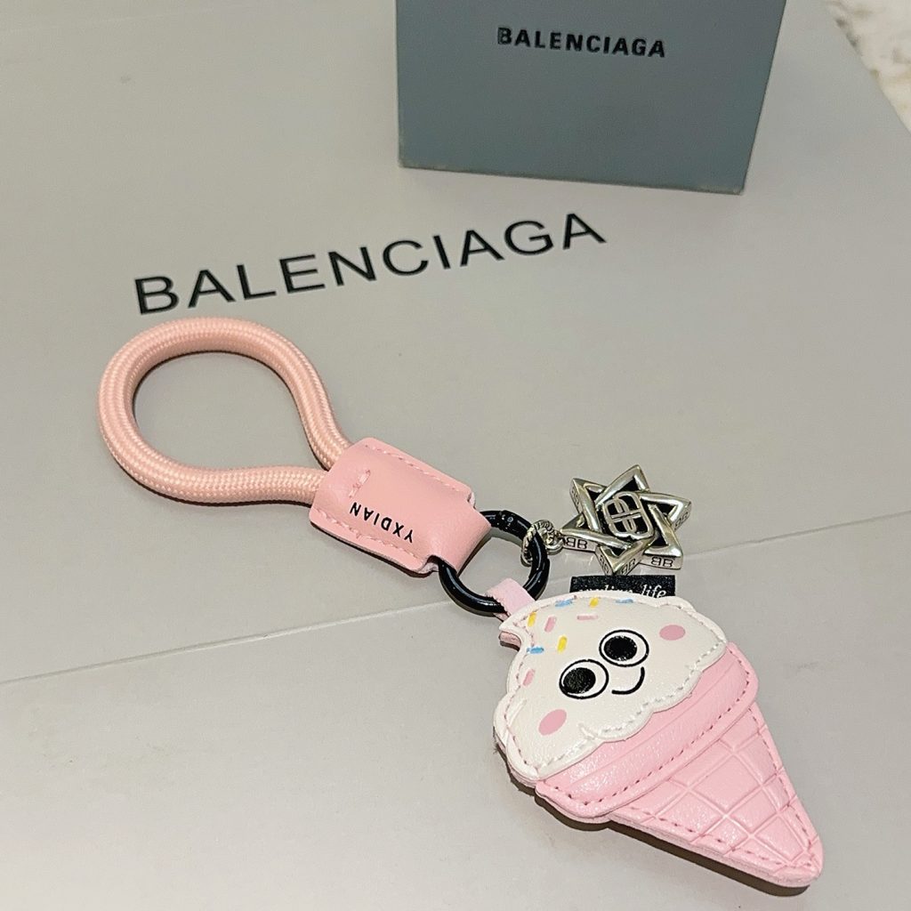バレンシアガ ピンク アイスクリーム チャーム キーホルダー 🍦 3色入 - 画像 2