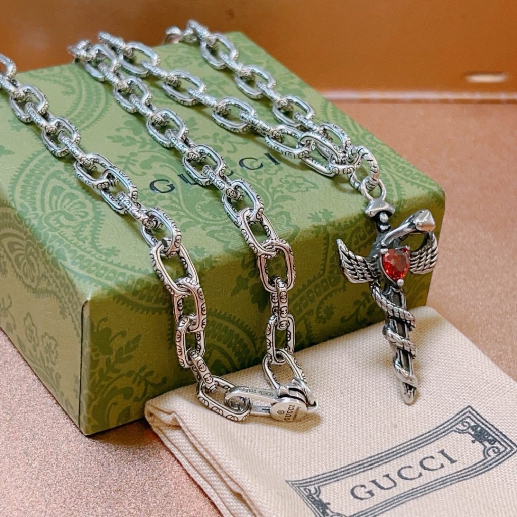 GUCCI ネックレス キャッチーなデザイン レッドストーン シルバー 1点物 💎 - 画像 5