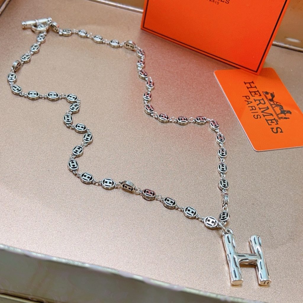 エレガントな HERMES ネックレス 1色入 💎 - 画像 4