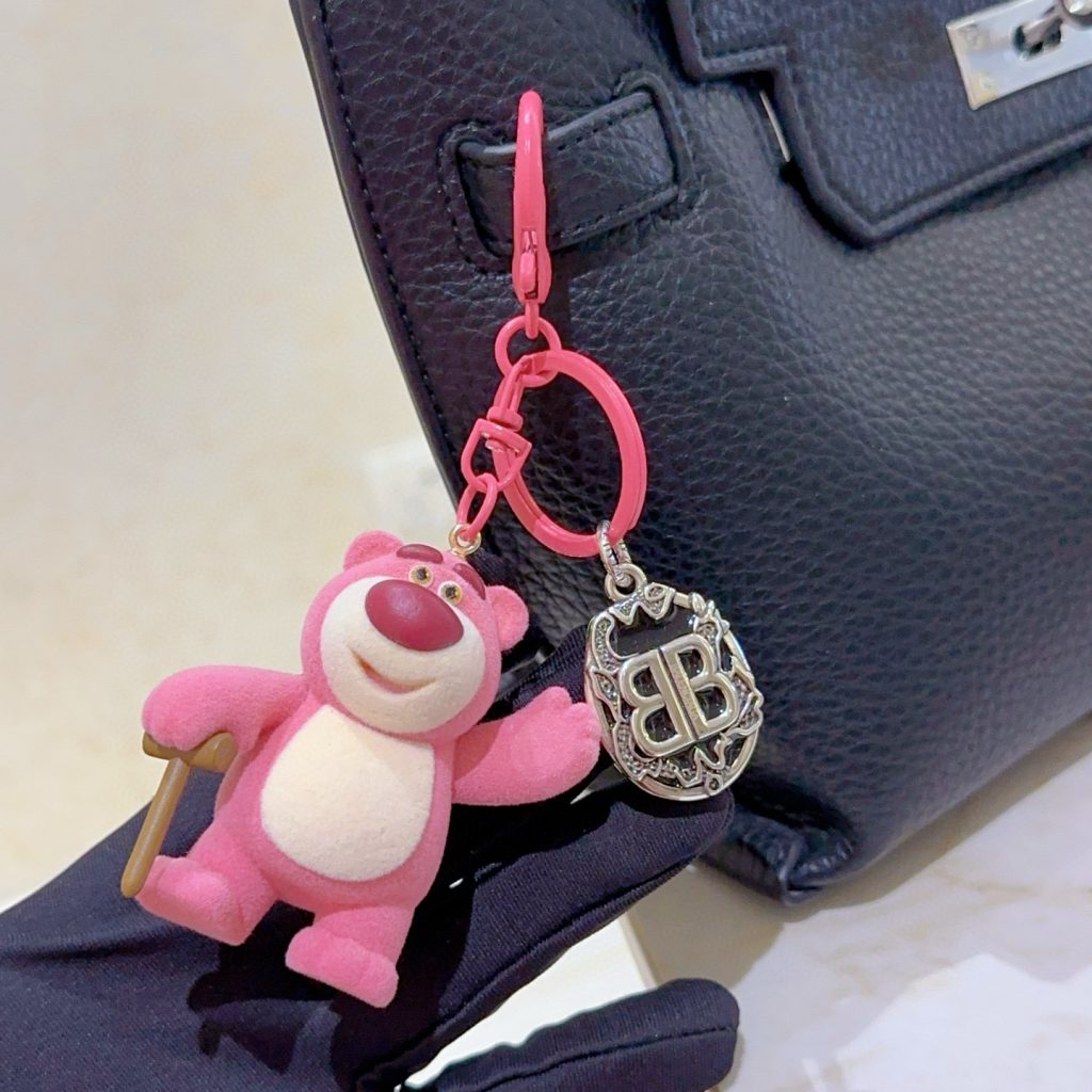 バレンシアガ ピンク ロンリーバード かわいいキーホルダー 2色入 🐻 - 画像 4