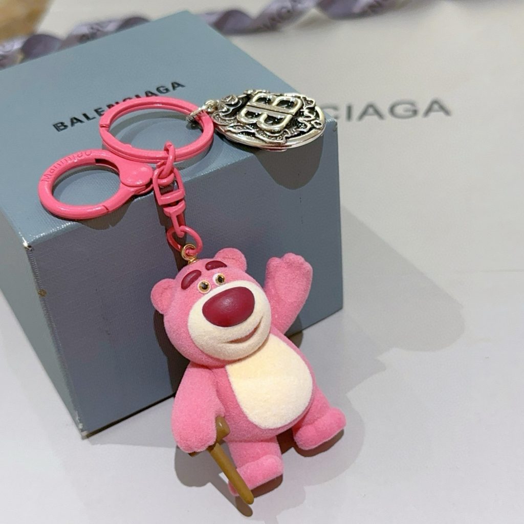 バレンシアガ ピンク ロンリーバード かわいいキーホルダー 2色入 🐻 - 画像 5