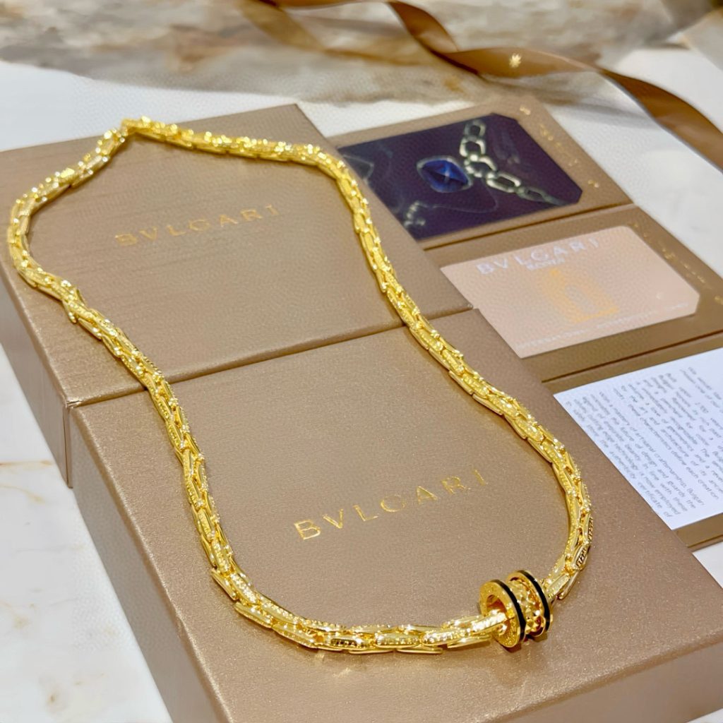 BVLGARI ネックレス 4色入|旅行に使いやすいブランド小物を写真で確認