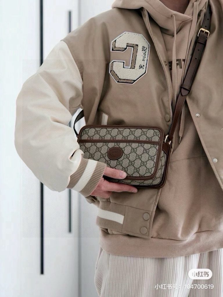 GUCCI ミニショルダーバッグ グラフィティ柄 2色入 - 画像 3