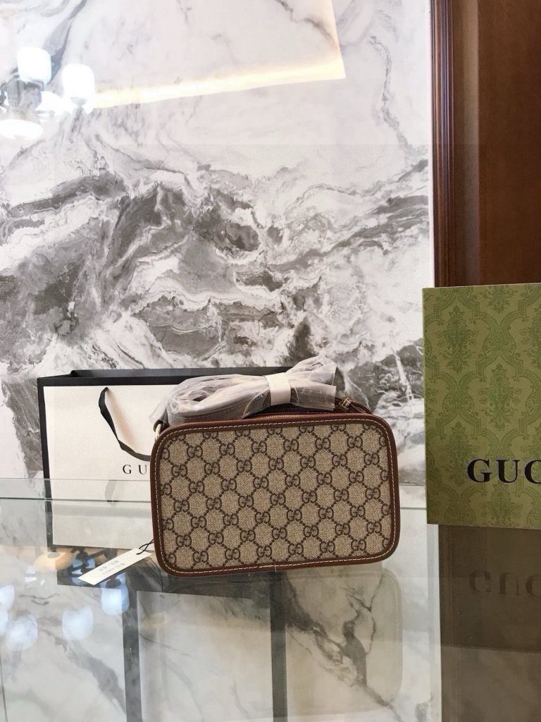 GUCCI ミニショルダーバッグ グラフィティ柄 2色入 - 画像 7