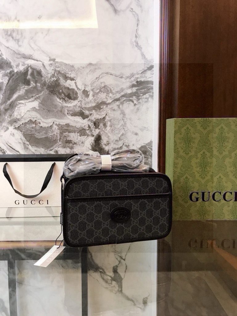 GUCCI グッチ メンズ カメラバッグ ブラック 1色入 - 画像 4