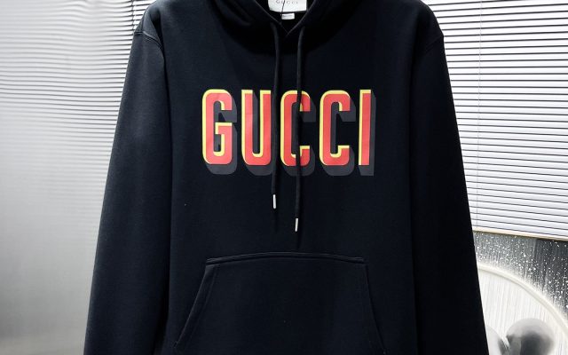 街歩き目線で見るGucciのパーカーの印象