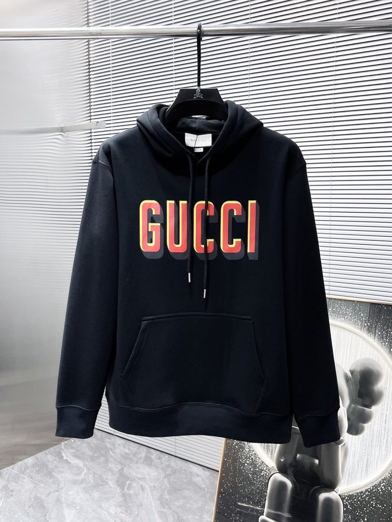 街歩き目線で見るGucciのパーカーの印象